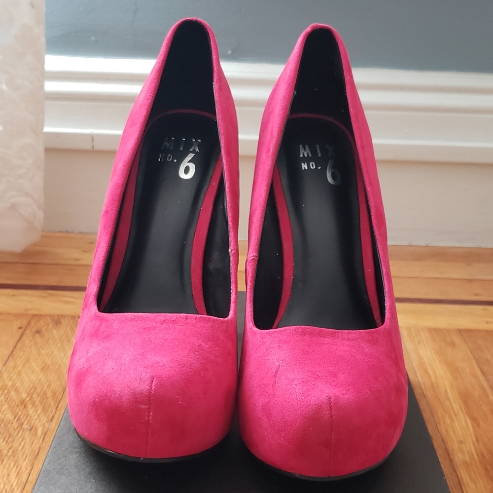 Heels - Picture 2 of 4